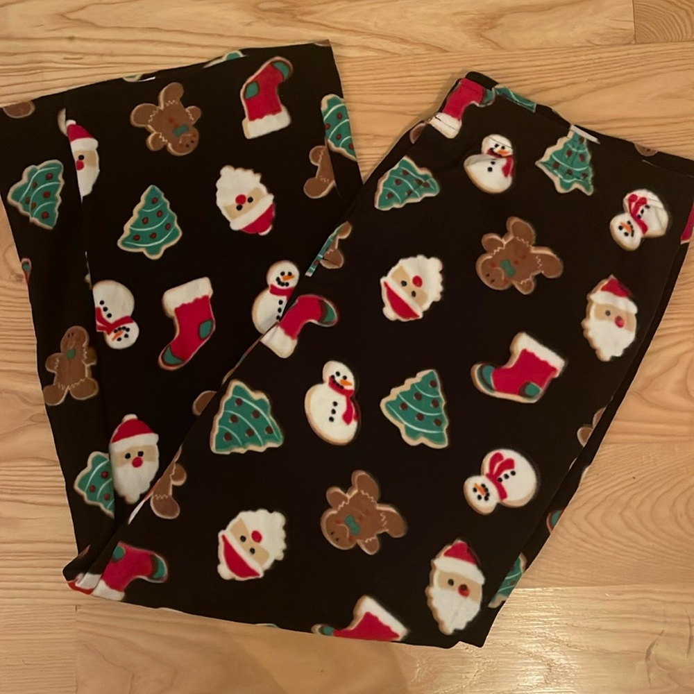 NWOT men’s fleece Christmas Santa pajama PJ bottoms.